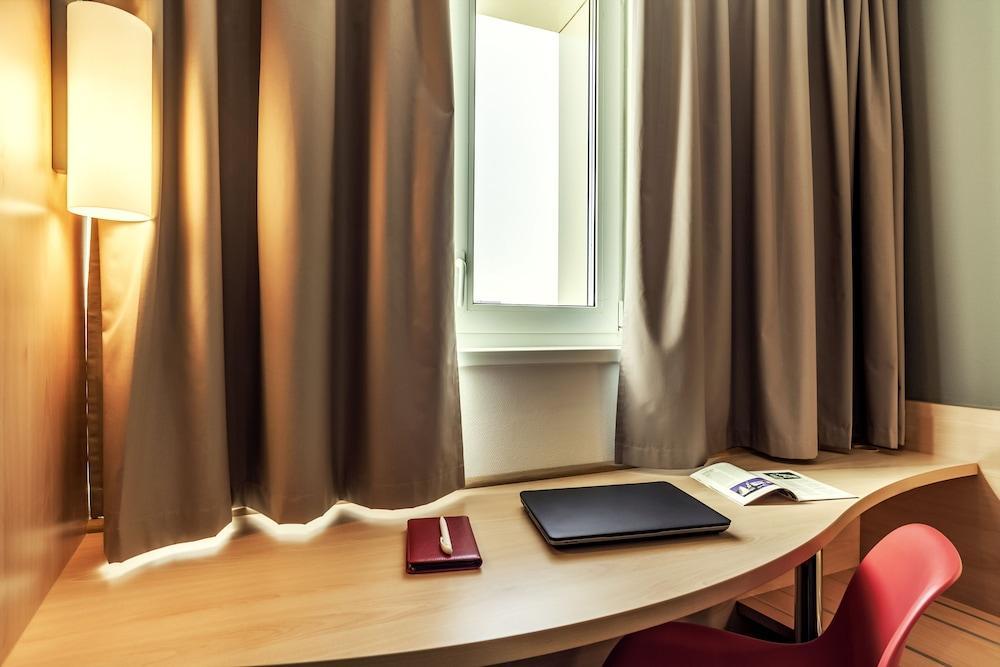 Ibis Abu Dhabi Gate Hotel Kültér fotó