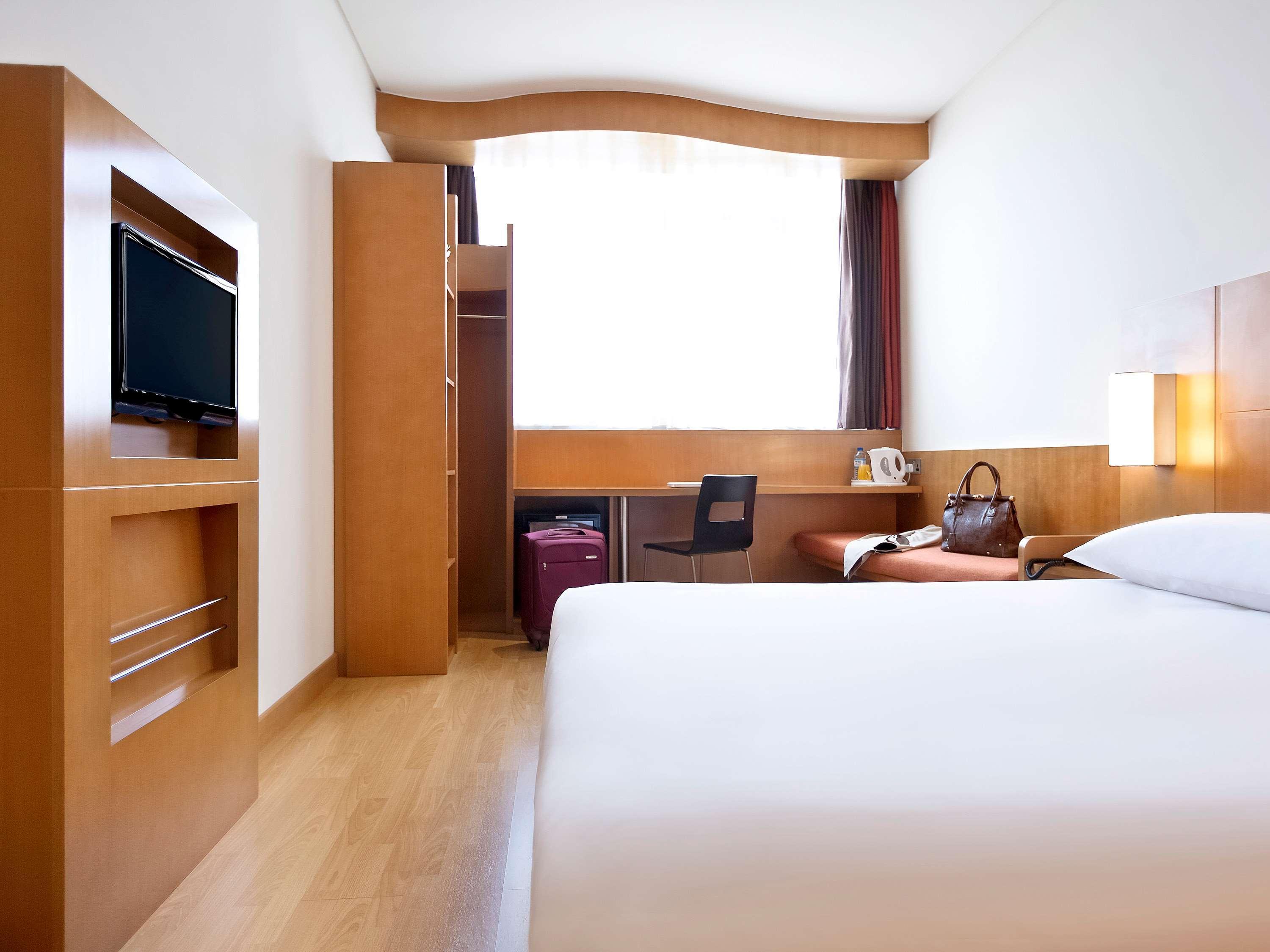 Ibis Abu Dhabi Gate Hotel Kültér fotó