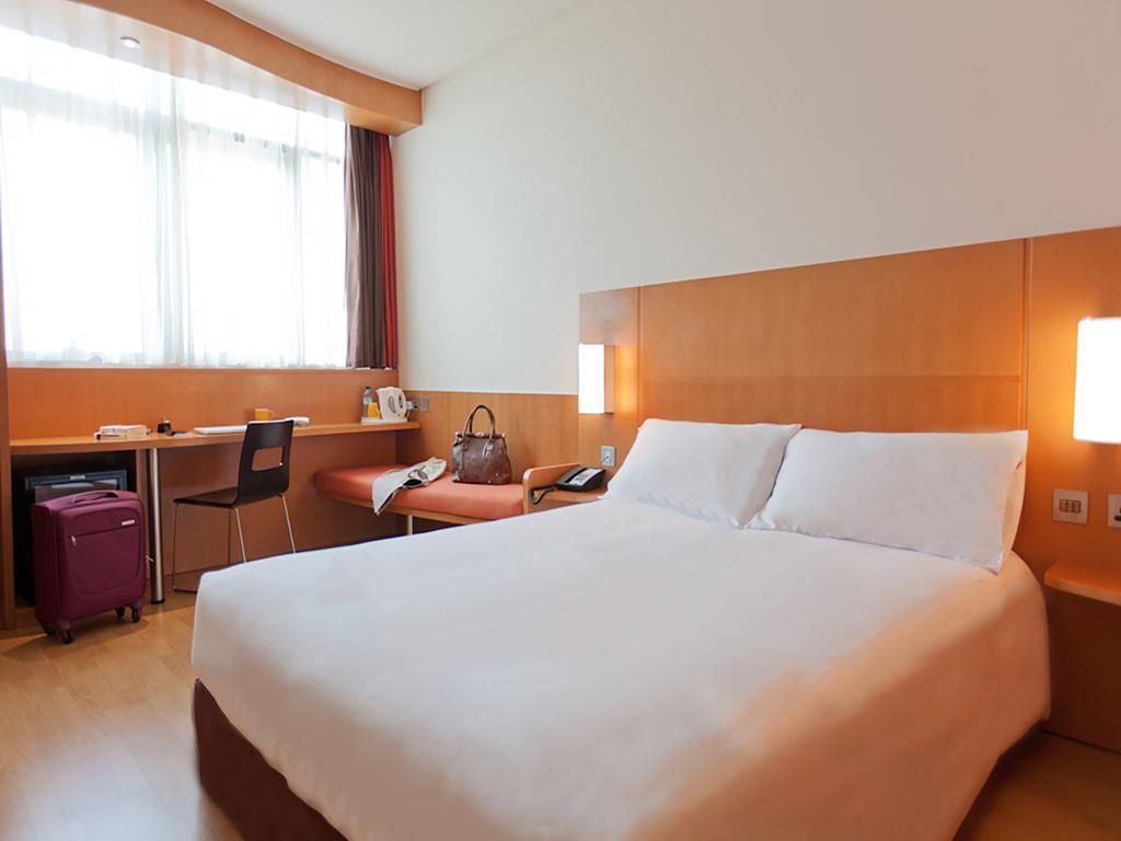 Ibis Abu Dhabi Gate Hotel Kültér fotó